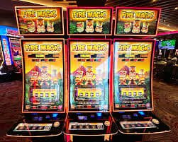 Menu navigasi skor88 di layar mobile menampilkan kategori Olahraga, Live Casino, dan Slot dengan submenu pertandingan